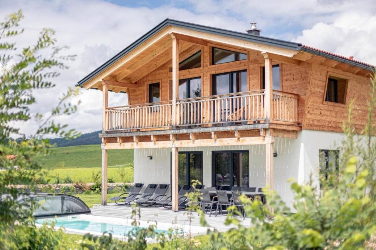 Luxalps Chalets: Exklusive Ferienhäuser für Urlaub mit Familie, Freunden und Gruppen